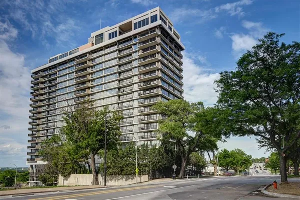$199,000 | 600 Admiral Boulevard, Unit 305, Kansas City, MO 64106