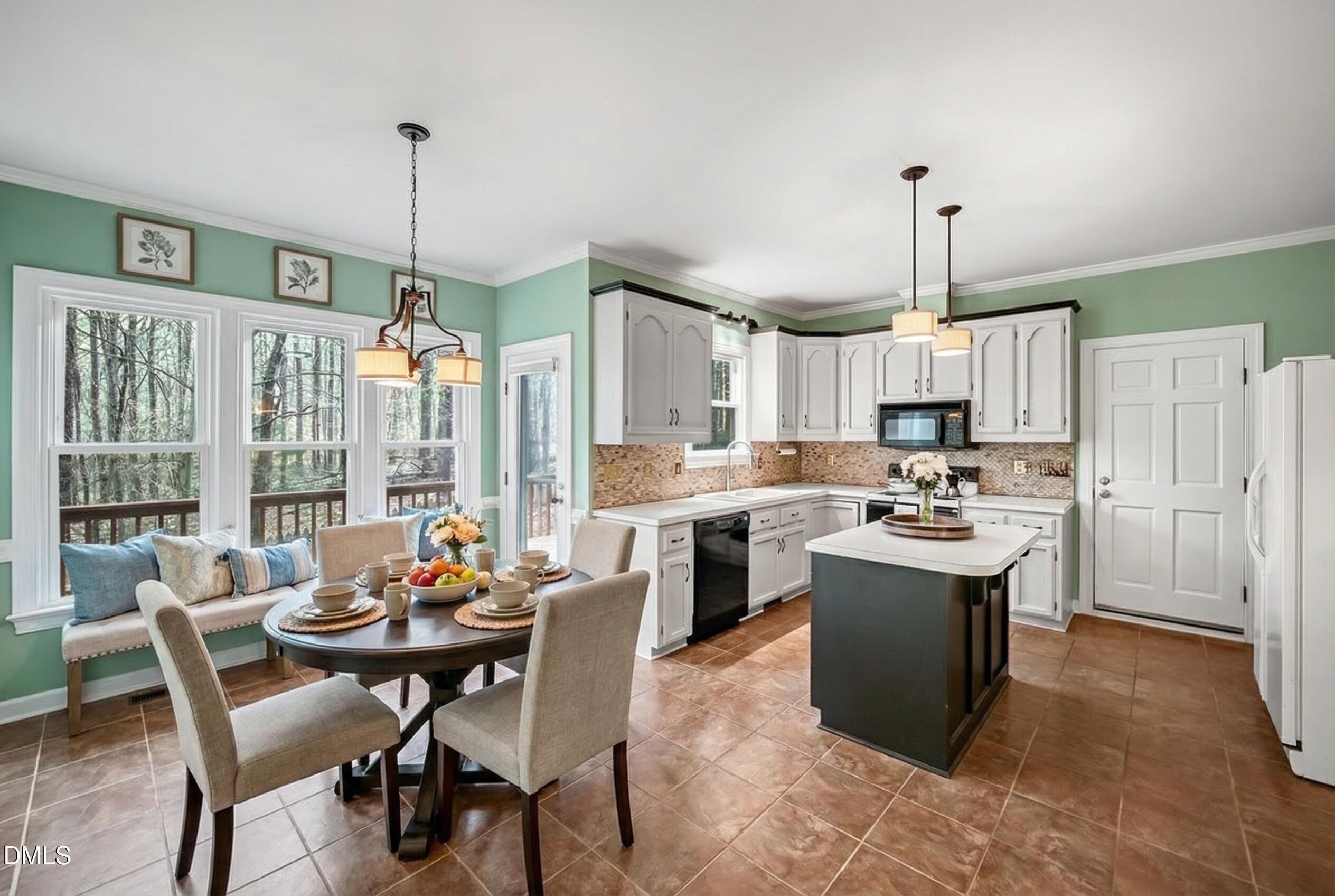 12204 Warwickshire Way Raleigh, NC 27613 - Photo 10 of 50 12204 Warwickshire Staged 3