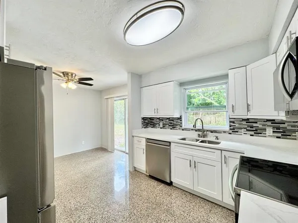 $2,100 | 10932 104th Avenue, Largo, FL 33778