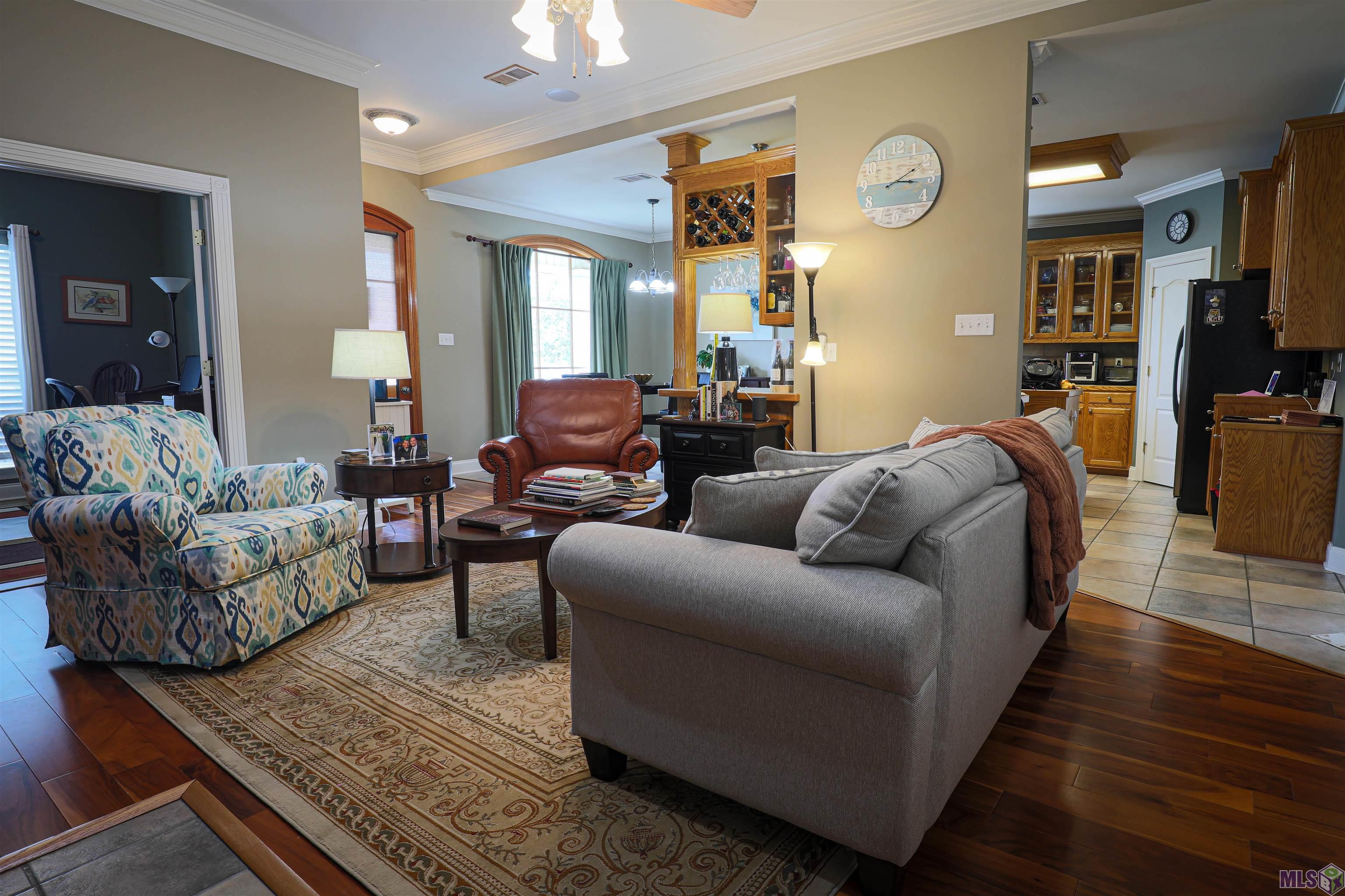 10652 Springglen Court Baton Rouge, LA 70810 - Photo 3 of 9 LR with gas FP