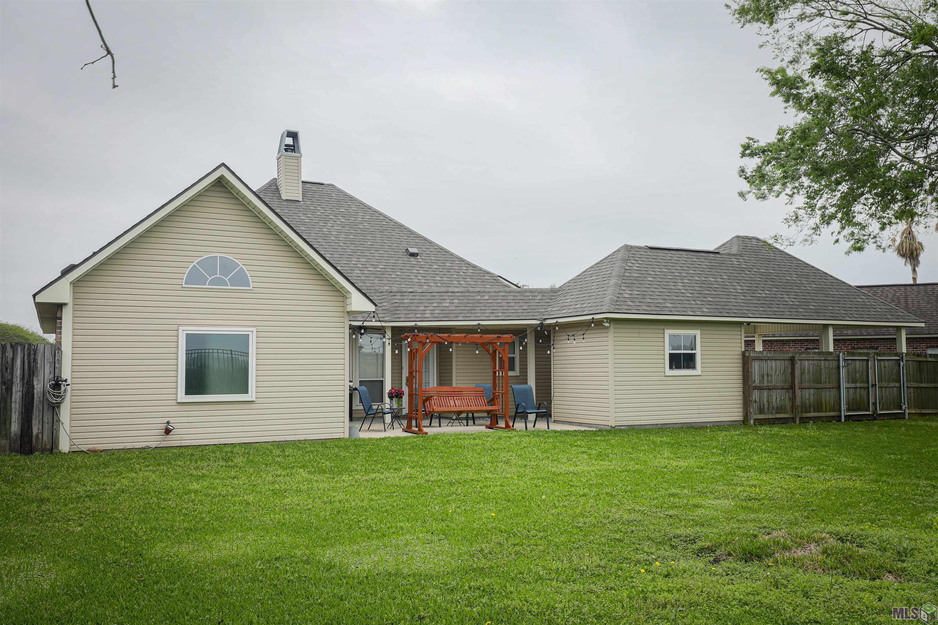10652 Springglen Court Baton Rouge, LA 70810 - Photo 6 of 9 Rear of Home