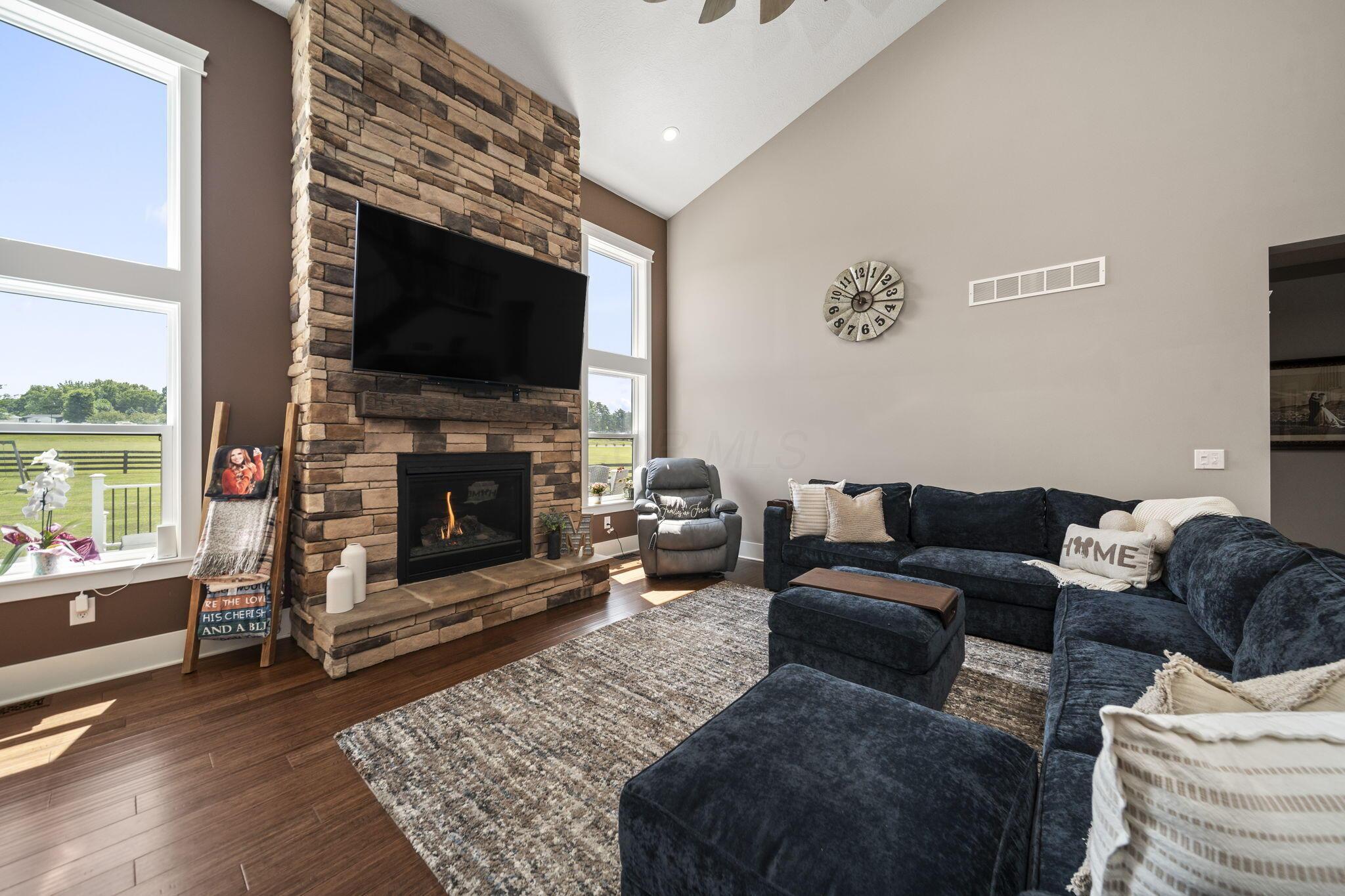 3364 Tschopp Road Northeast Lancaster, OH 43130 - Photo 16 of 80 Open Living Room