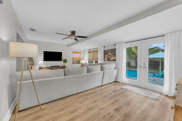 102 Pineview Road Jupiter, FL 33469 - Photo 17 of 34 a living room with furniture and a flat screen tv