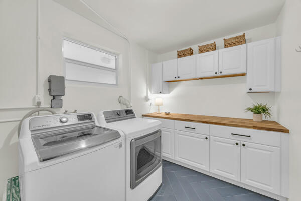 102 Pineview Road Jupiter, FL 33469 - Photo 19 of 34 a utility room with sink dryer and washer
