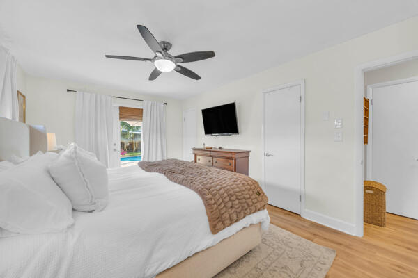 102 Pineview Road Jupiter, FL 33469 - Photo 22 of 34 a bedroom with a bed and a flat screen tv