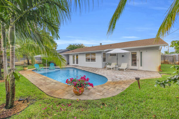 102 Pineview Road Jupiter, FL 33469 - Photo 28 of 34 a view of a house with backyard