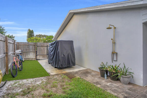 102 Pineview Road Jupiter, FL 33469 - Photo 32 of 34