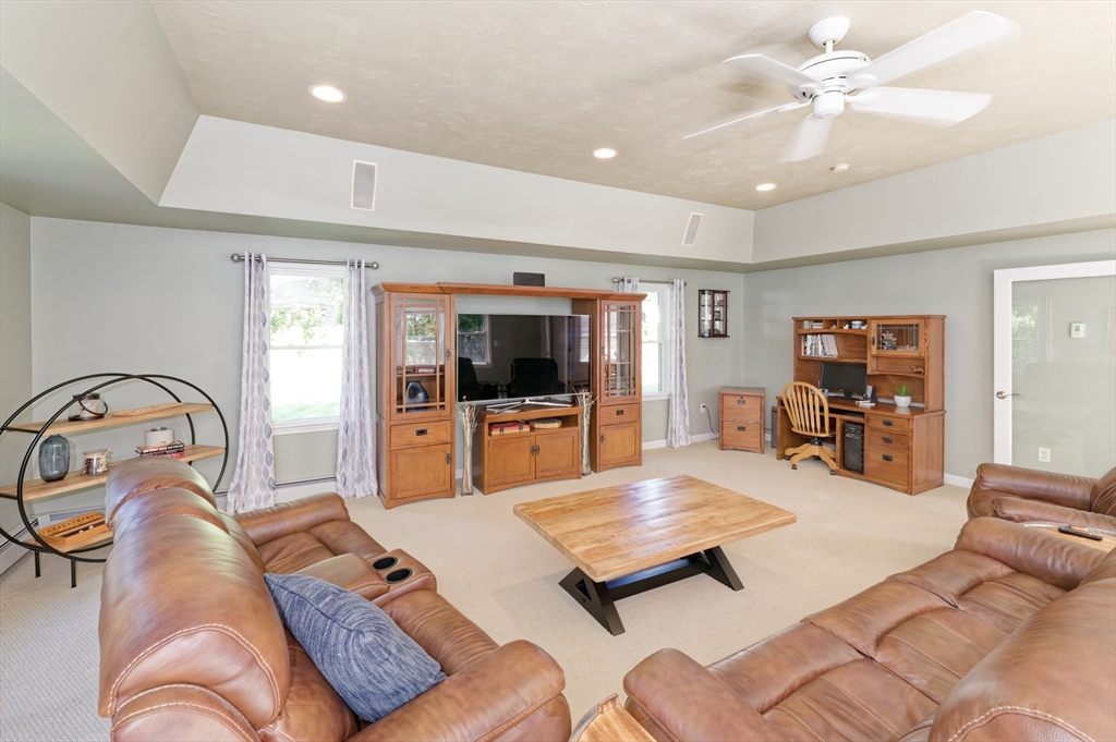 6 Chamberlain Road Uxbridge, MA 01569 - Photo 15 of 38