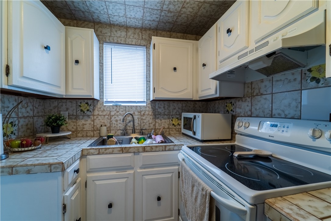 208 Sabin Street Pawtucket, RI 02860 - Photo 14 of 31