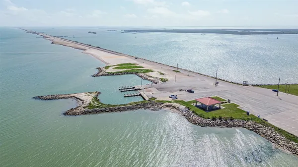 a view of a tennis court