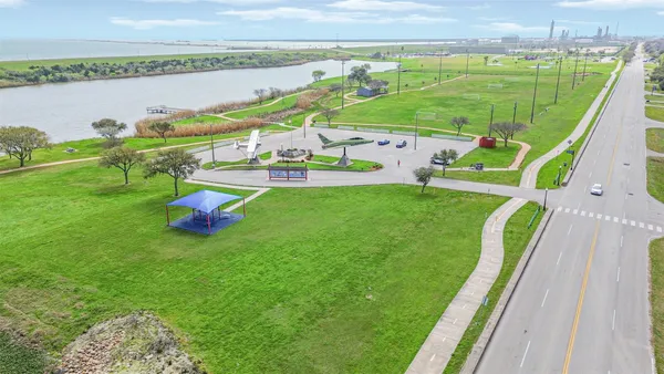 a view of an outdoor space