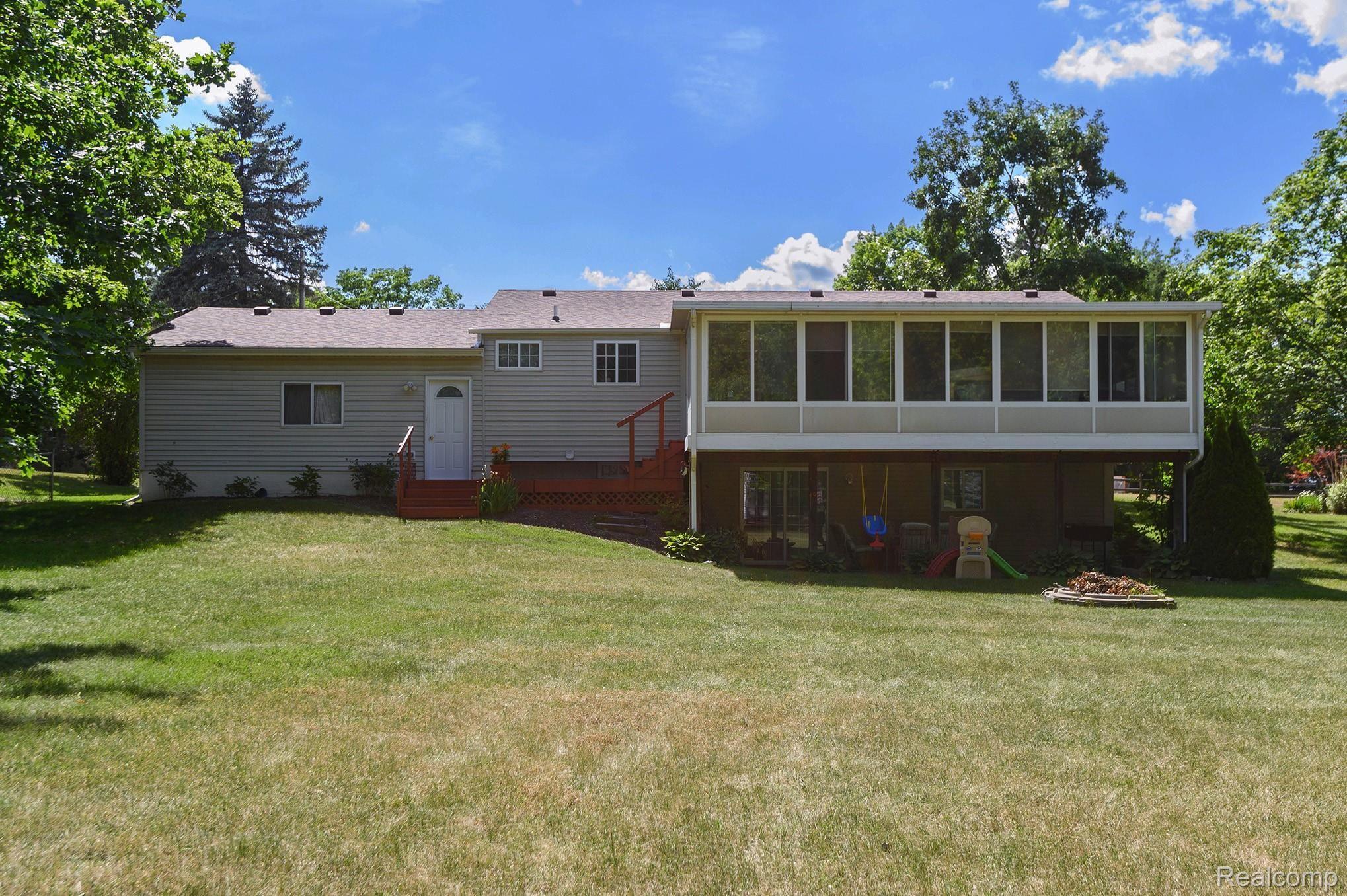 13231 North Horrell Road Fenton, MI 48430 - Photo 24 of 27 CNG_3319.jpg