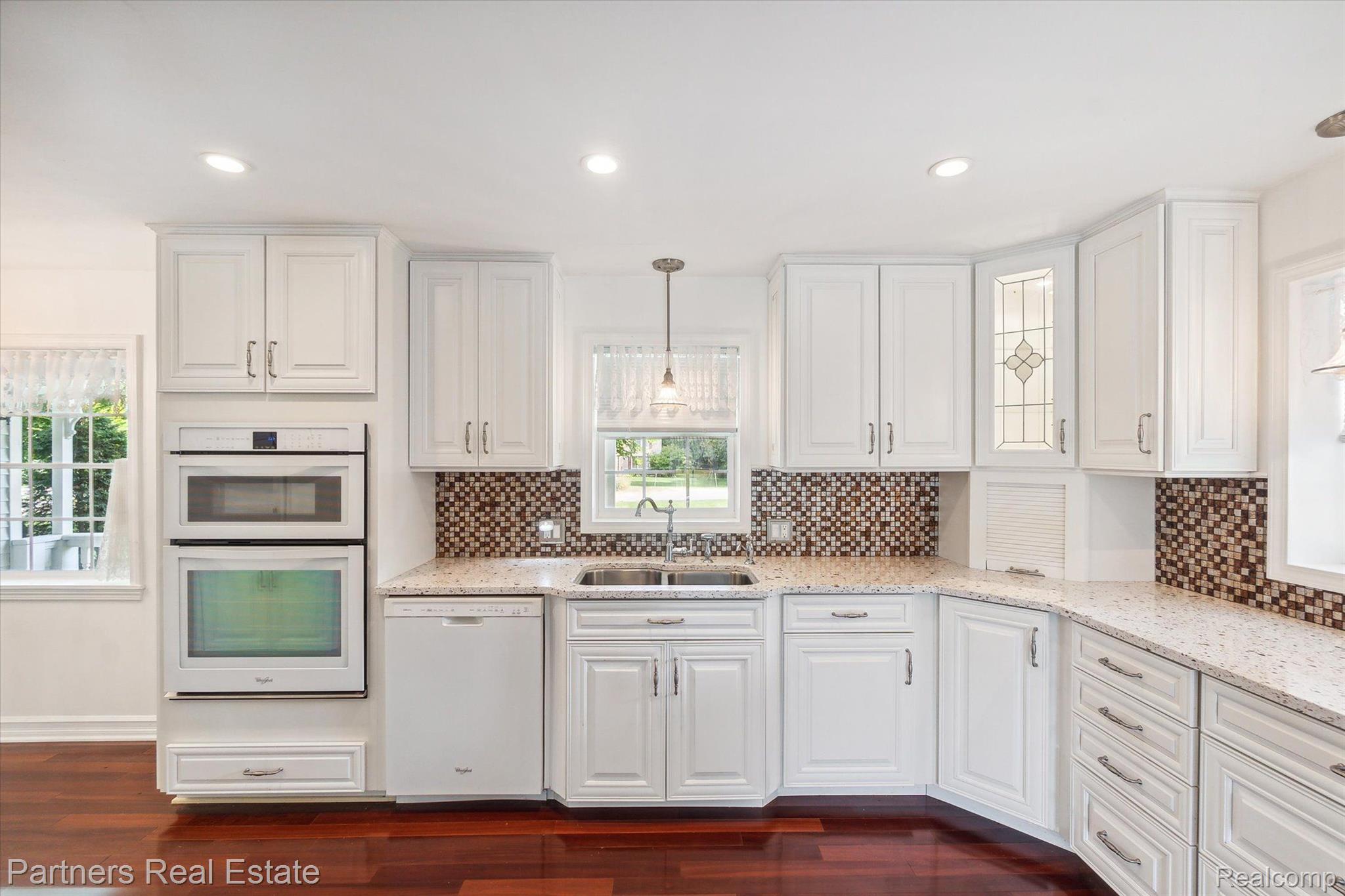 840 East Davis Road Howell, MI 48843 - Photo 12 of 50 Soft Close Cabinets