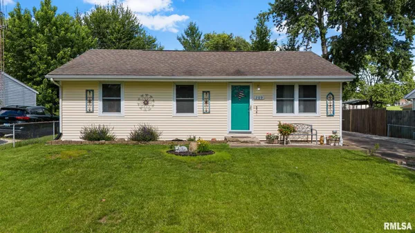 $174,900 | 209 Linnhill Lane, Washington, IL 61571