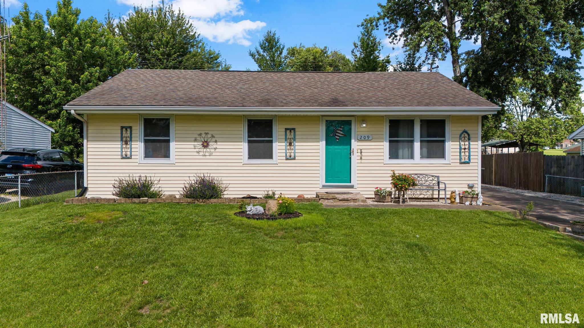 209 Linnhill Lane Washington, IL 61571 - Photo 1 of 31