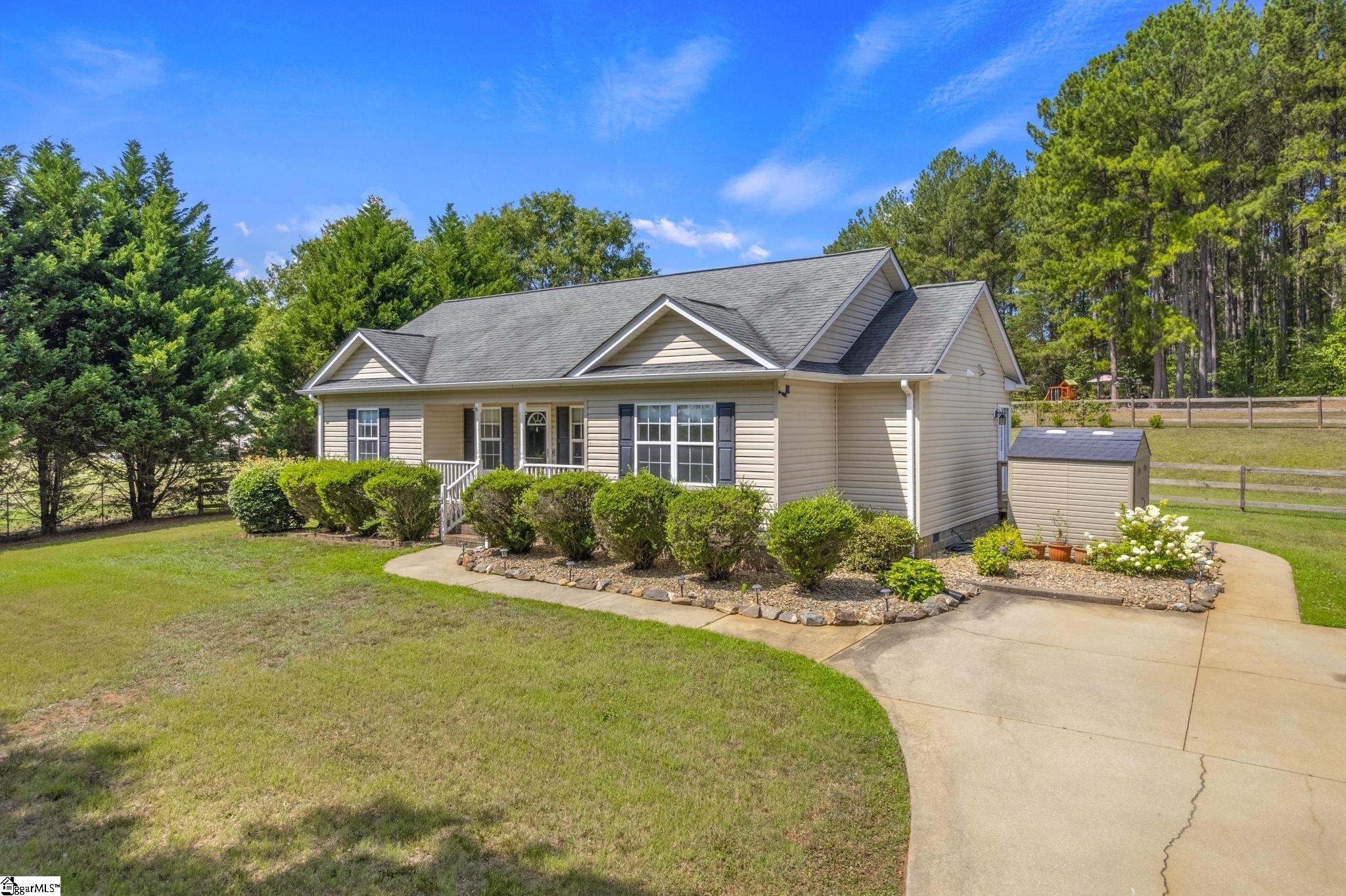 124 East King Road Greer, SC 29651 - Photo 4 of 39