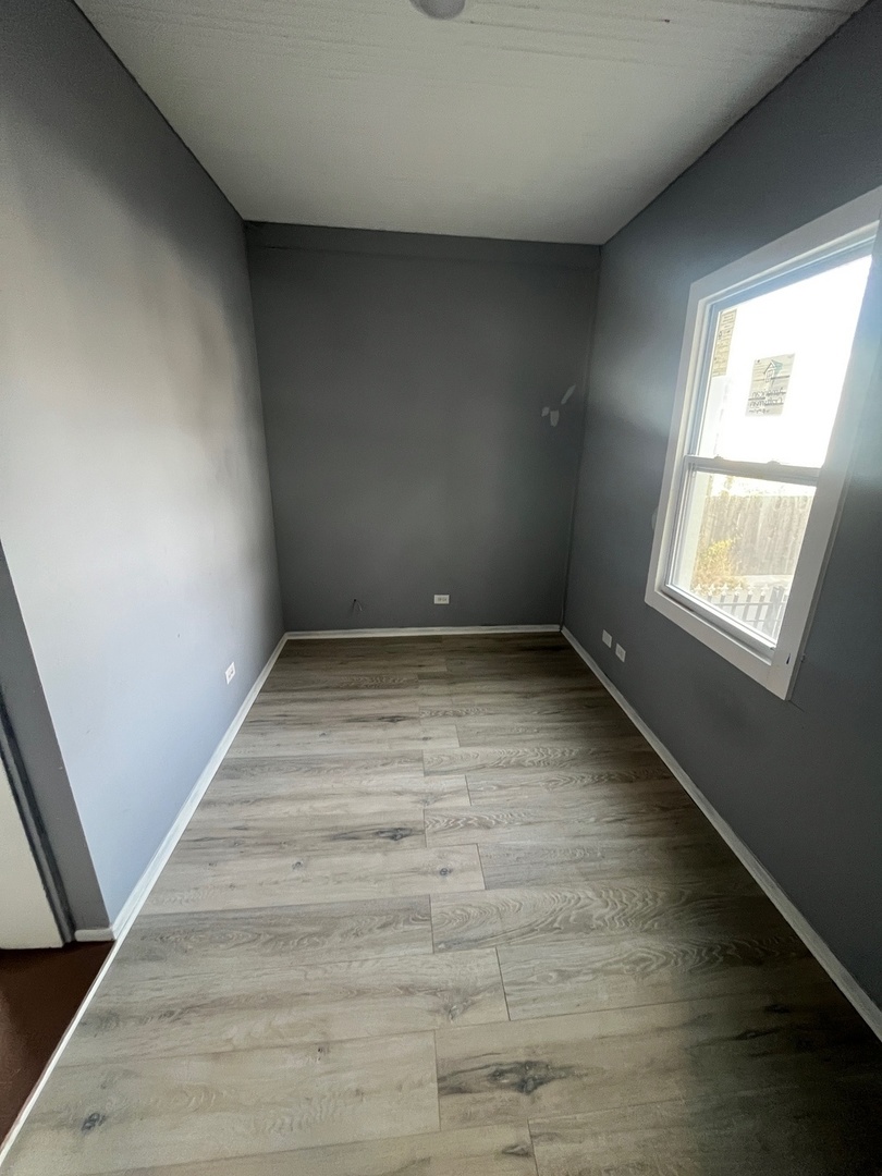 5115 South California Avenue, Unit 1 Chicago, IL 60632 - Photo 13 of 13 en empty room with window