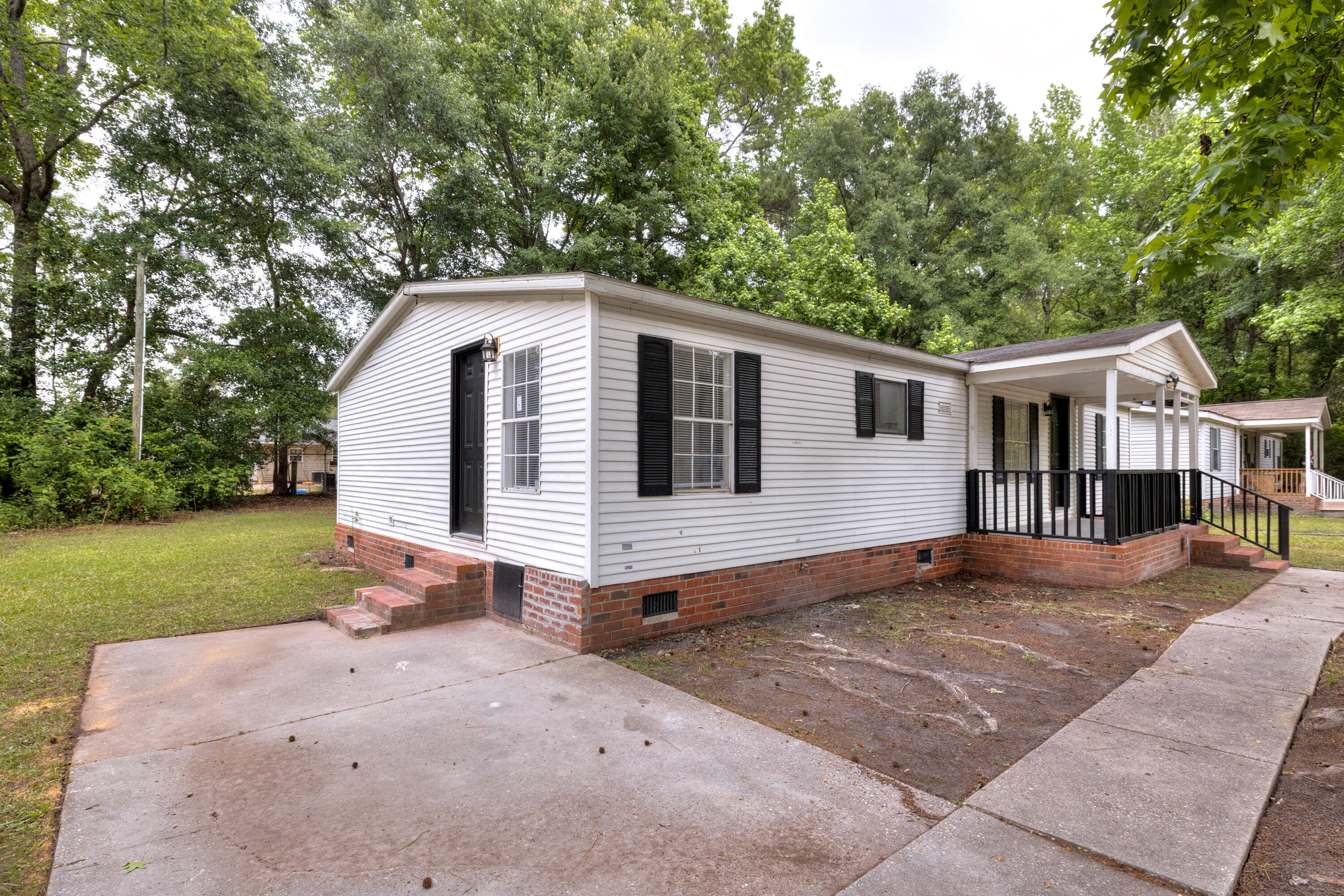 321 Curtis Drive Sumter, SC 29153 - Photo 4 of 27 04