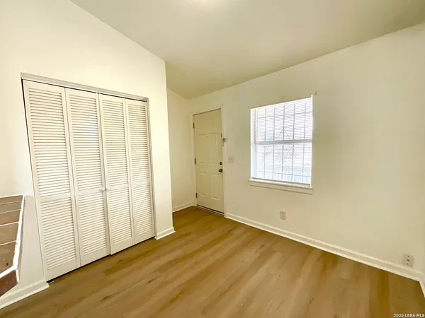 $695 | 602 Lovett Avenue, Unit 5, San Antonio, TX 78211