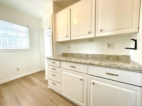 $695 | 602 Lovett Avenue, Unit 5, San Antonio, TX 78211