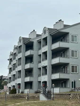 $245,000 | 530 East Hiawatha Drive, Unit 318, Wisconsin Dells, WI 53965