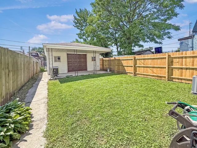 a view of a house with a backyard