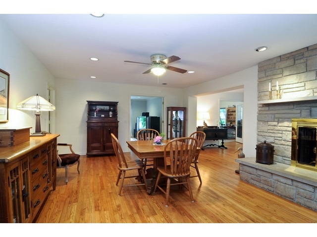 1695 Appleby Road Inverness, IL 60067 - Photo 8 of 25
