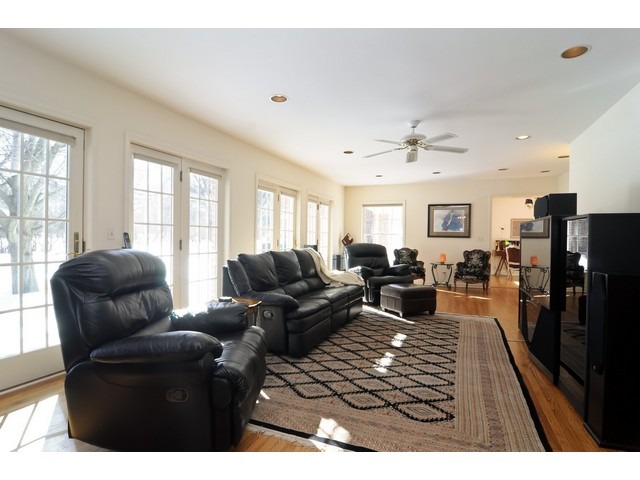 1695 Appleby Road Inverness, IL 60067 - Photo 10 of 25