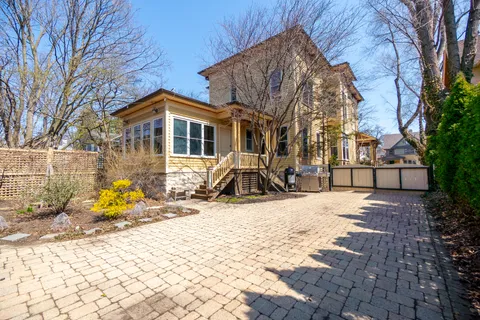 $1,299,000 | 511 North Grove Avenue, Oak Park, IL 60302