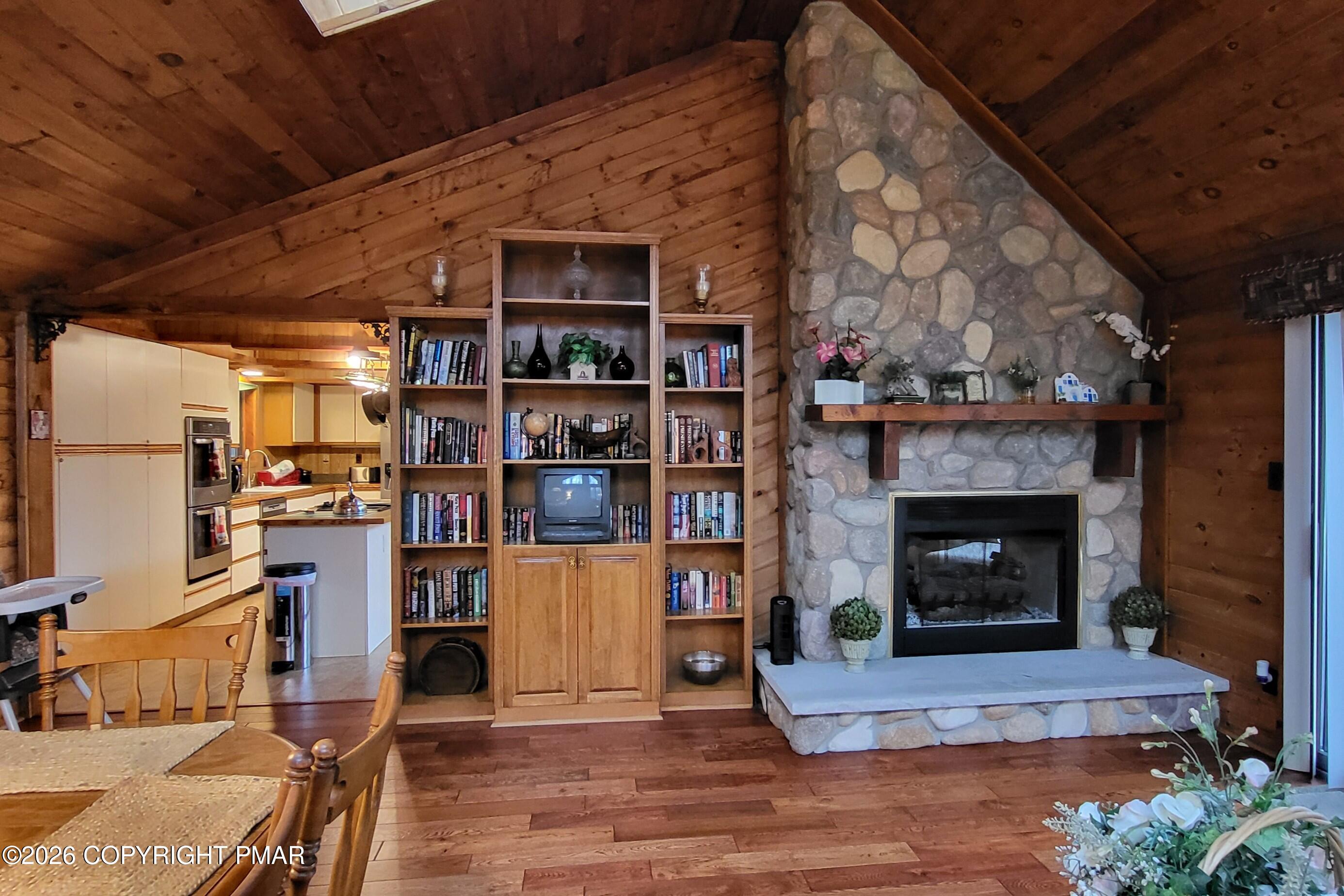 137 Regent Street Bushkill, PA 18324 - Photo 13 of 69 20260316_144247