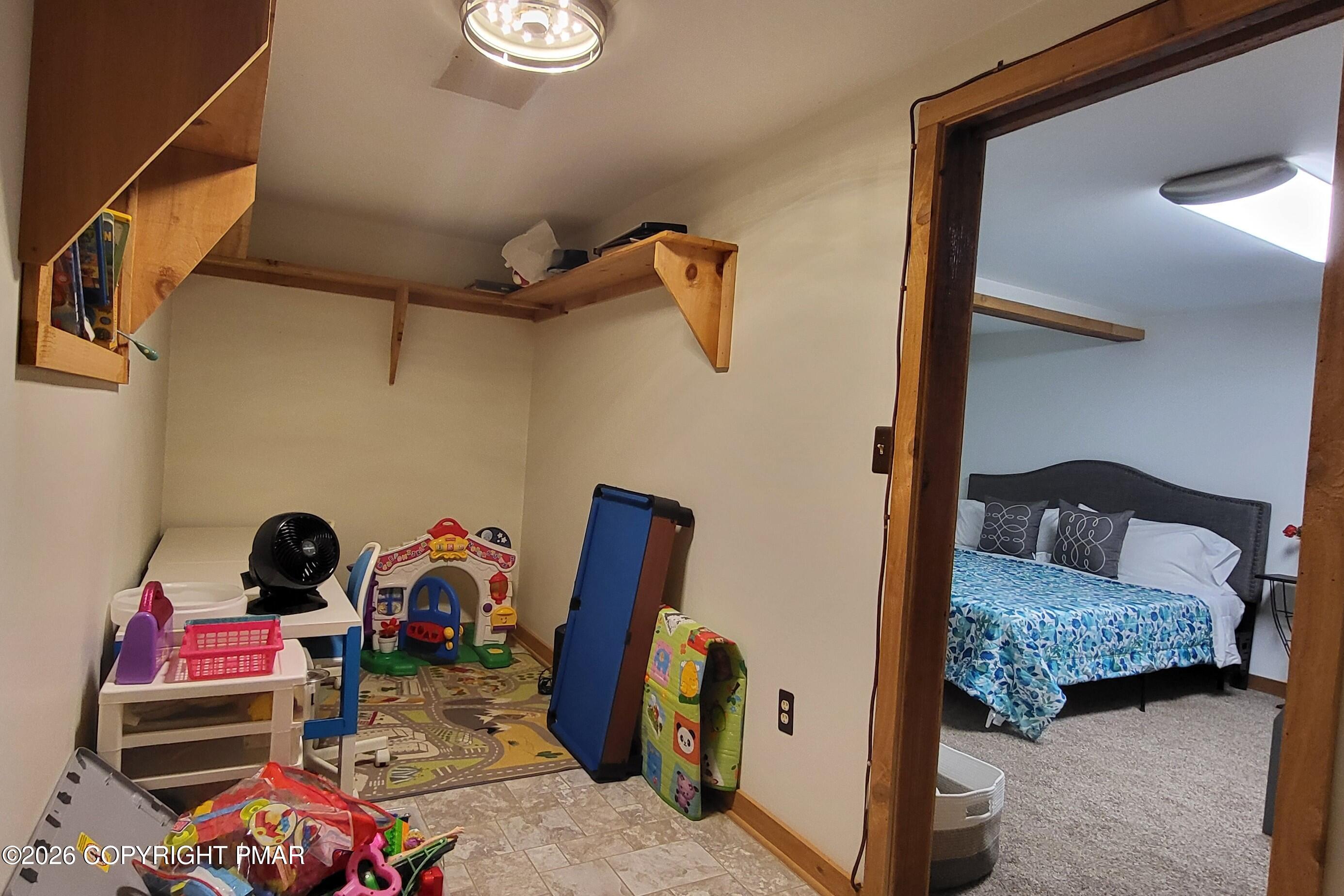 137 Regent Street Bushkill, PA 18324 - Photo 36 of 69 20260316_142954