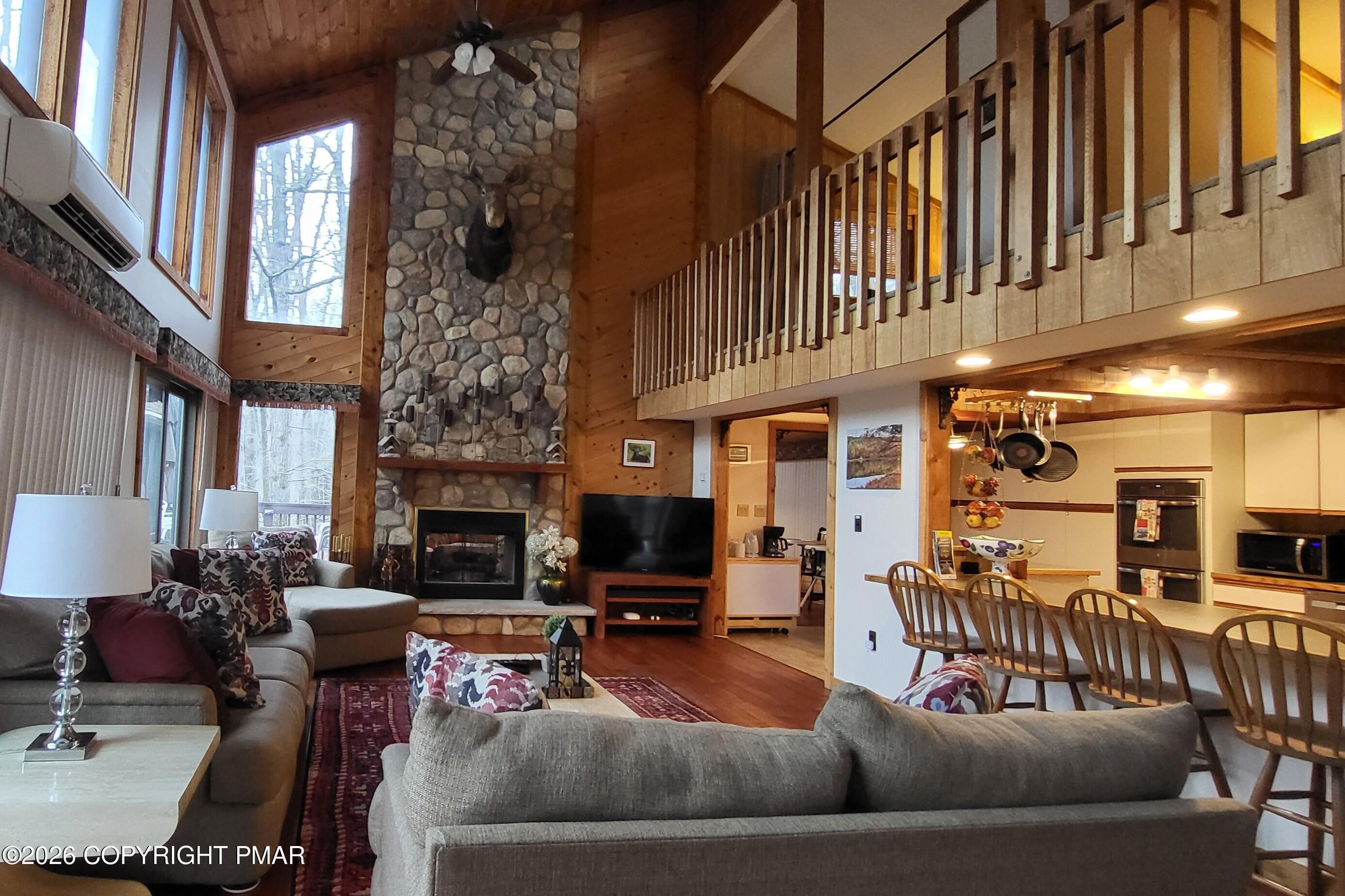 137 Regent Street Bushkill, PA 18324 - Photo 4 of 69 20260316_143928