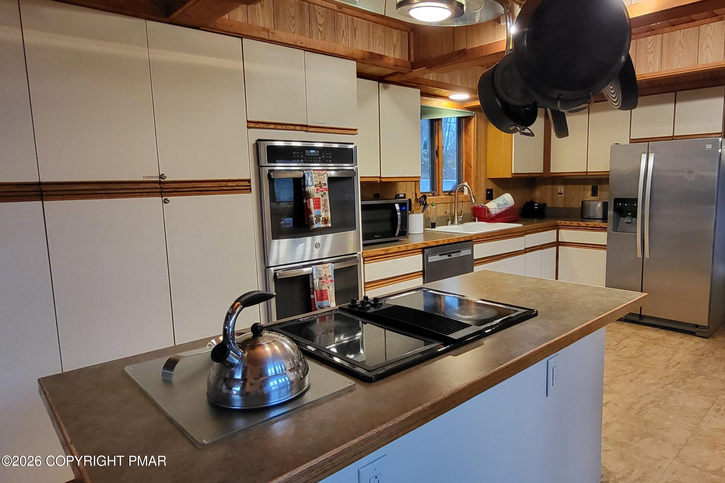 137 Regent Street Bushkill, PA 18324 - Photo 8 of 69 20260316_144054