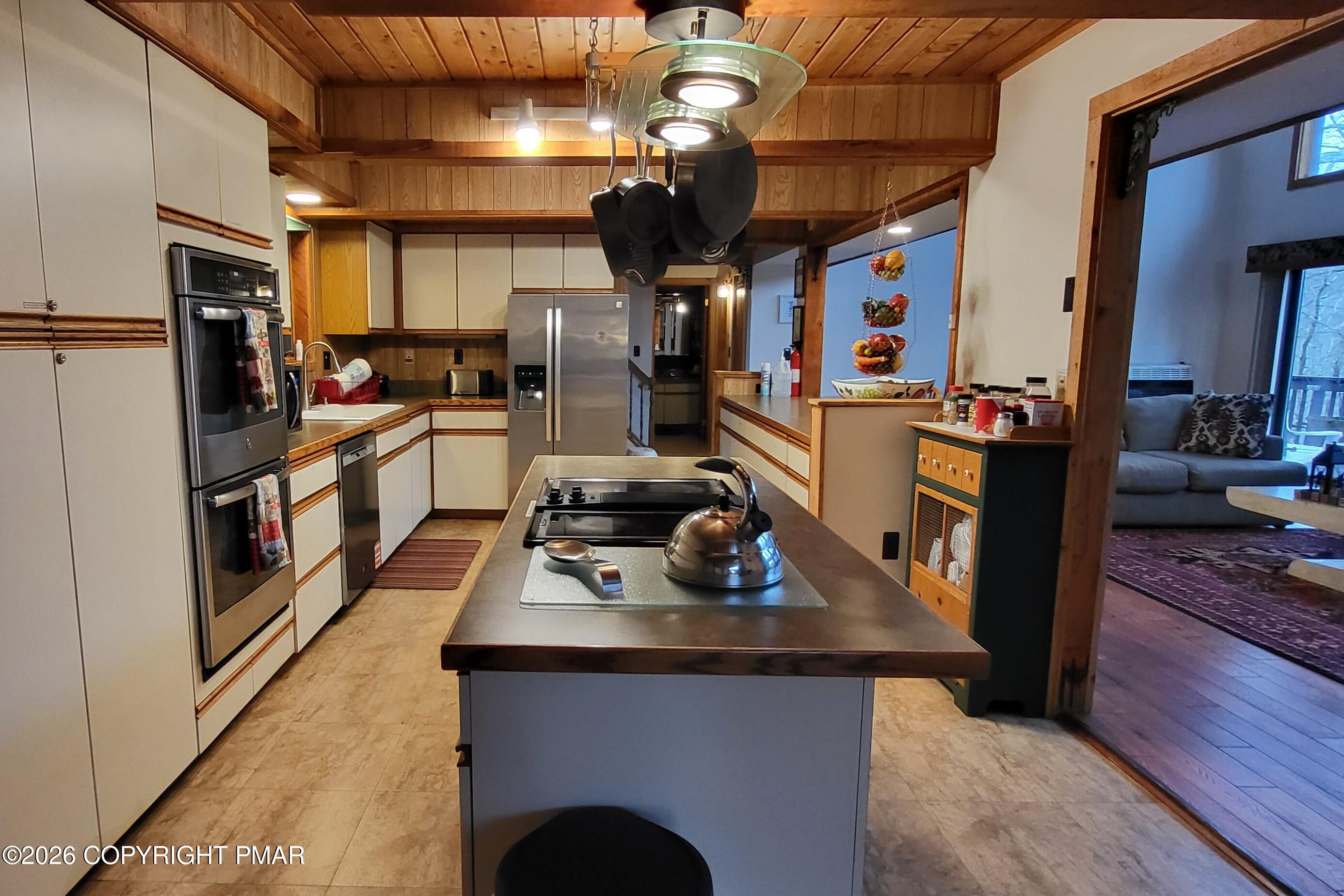 137 Regent Street Bushkill, PA 18324 - Photo 9 of 69 20260316_144116