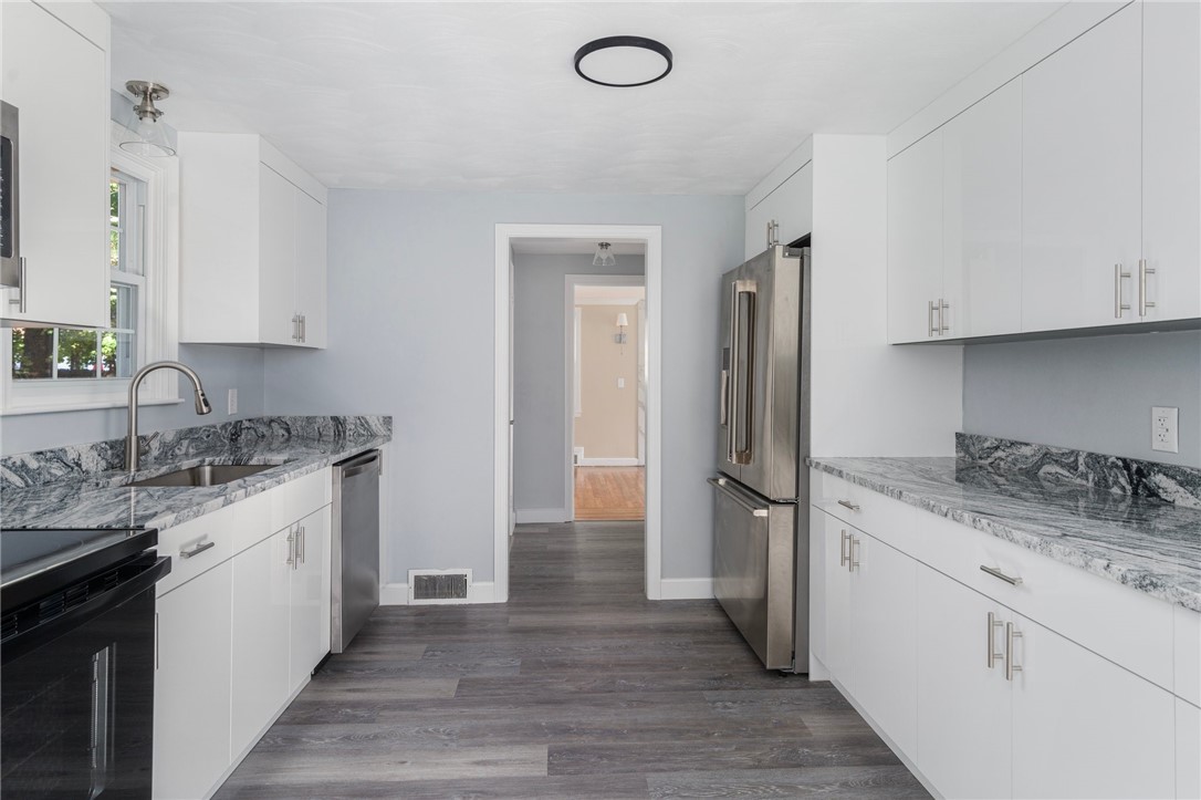 37 Westbrook Road Warwick, RI 02886 - Photo 5 of 24