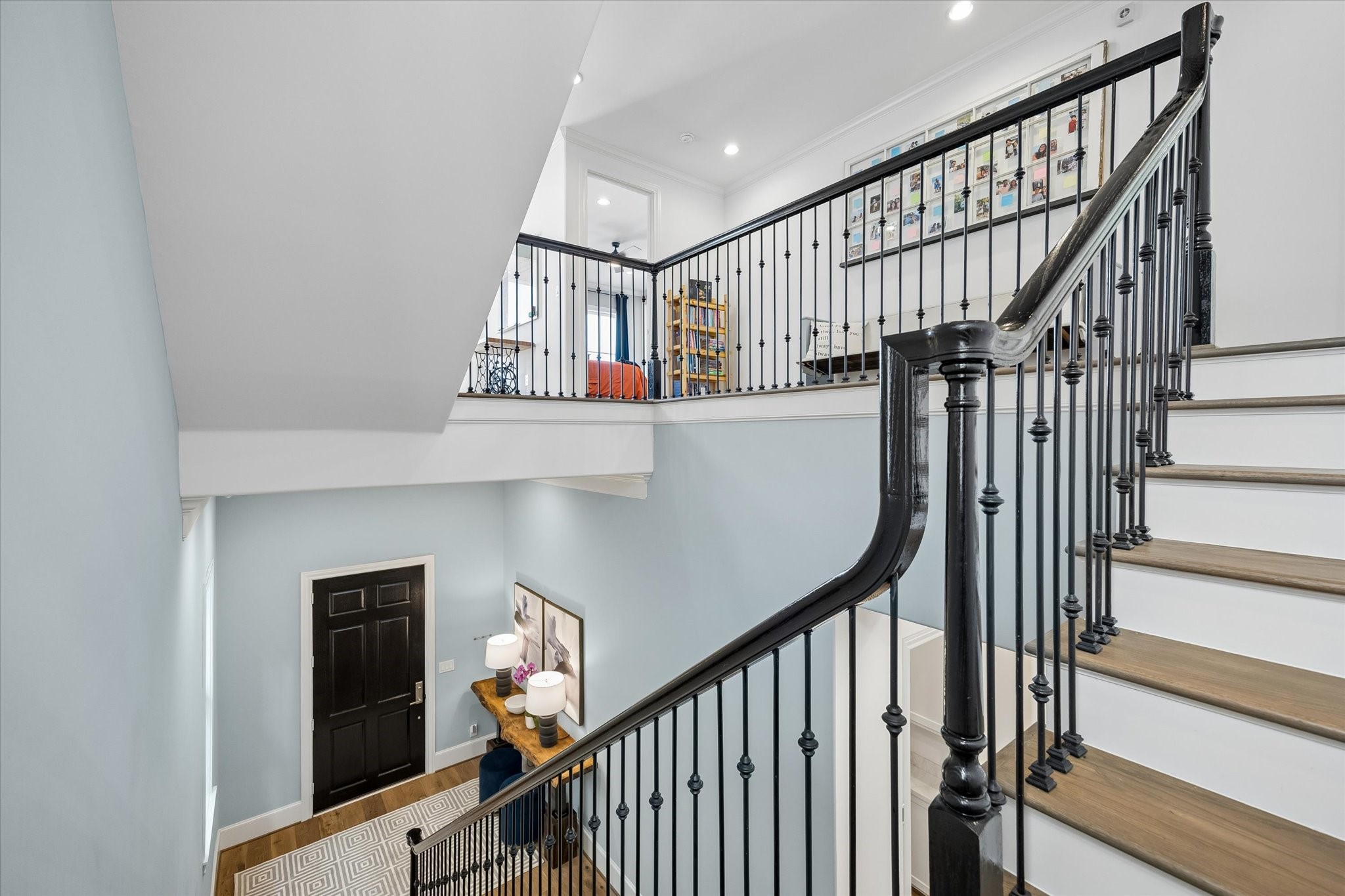 3020 Lake Street Houston, TX 77098 - Photo 21 of 43 View to the entry from the stairway.