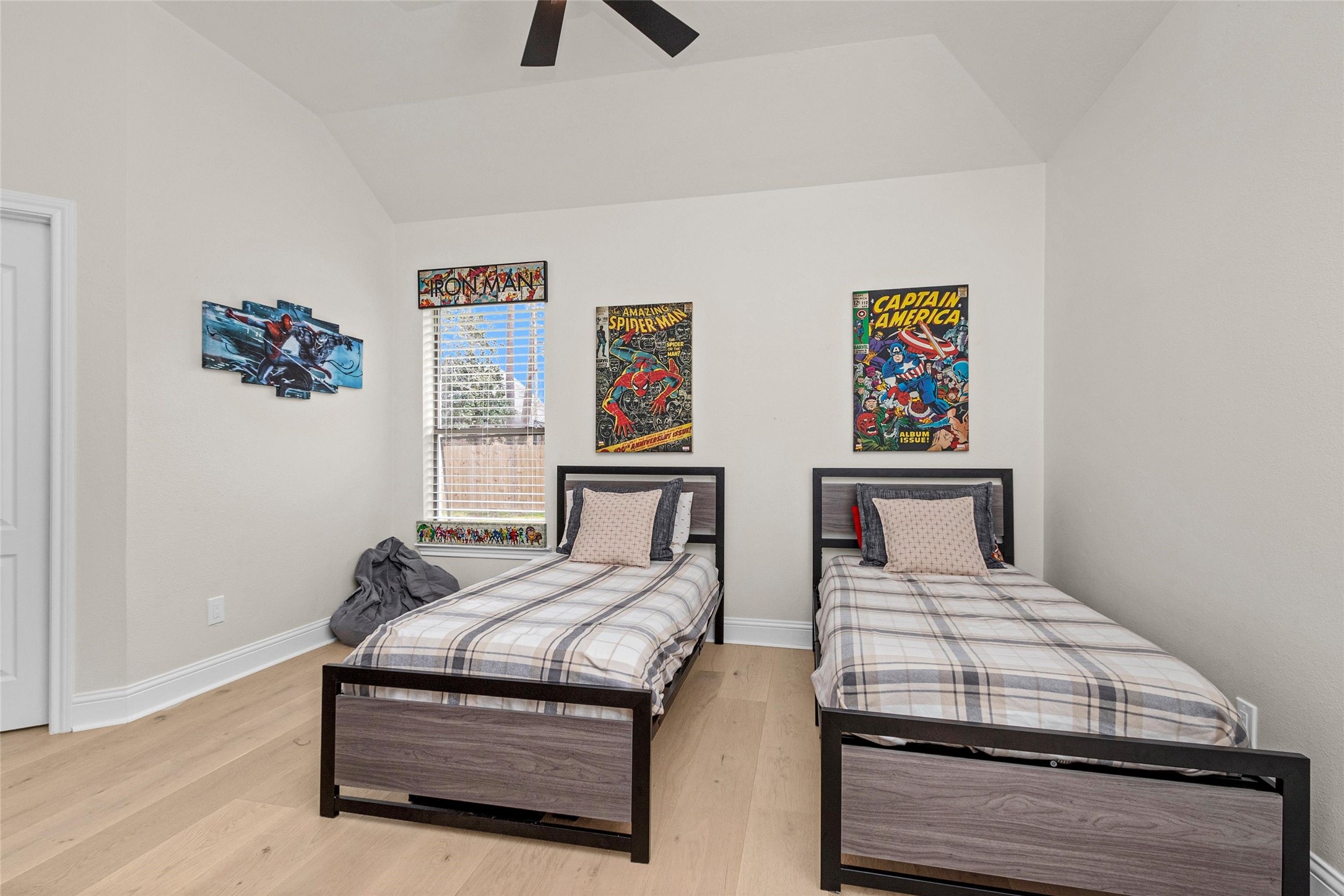 10004 Summer Ridge Lane Conroe, TX 77302 - Photo 40 of 50 a bedroom with a bed and painting on the wall