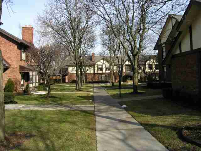 1750 Vernier Road, Unit 27 Grosse Pointe, MI 48236 - Photo 11 of 15 31088442-10.JPG