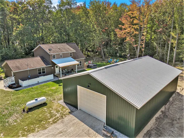 $600,000 | 4529 South Hilton Park Road, Fruitport, MI 49415