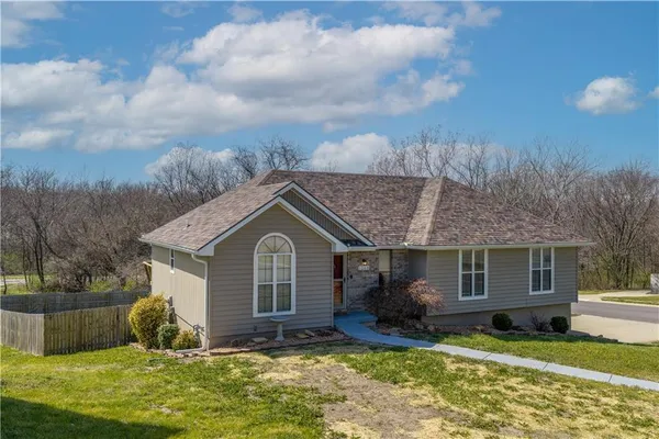 $370,000 | 1208 Jennies Drive, Warrensburg, MO 64093