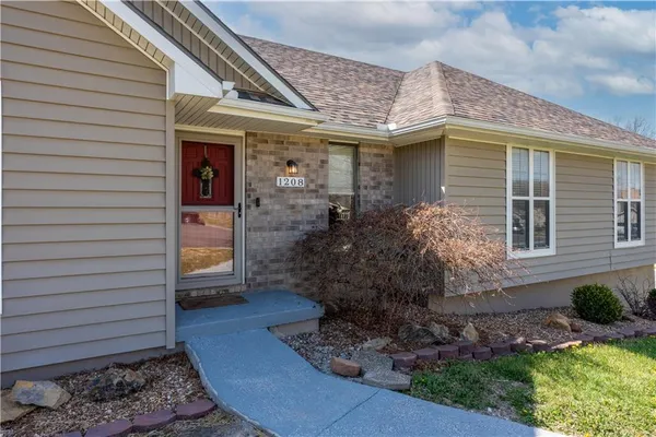 $370,000 | 1208 Jennies Drive, Warrensburg, MO 64093
