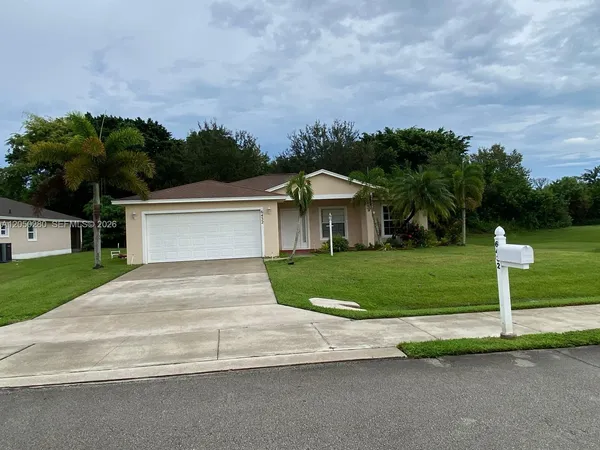 $2,500 | 6432 Las Palmas Way, Port St. Lucie, FL 34952