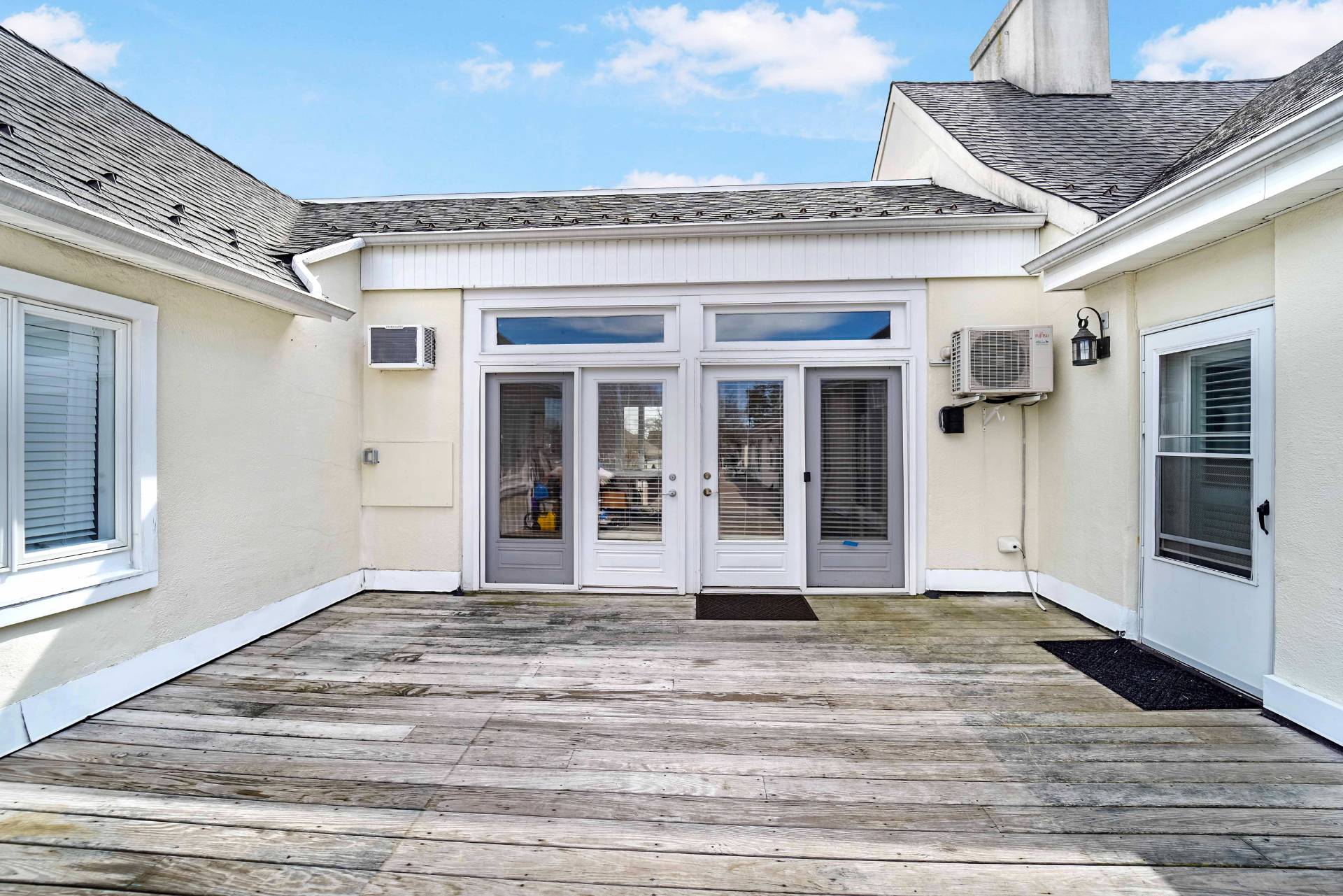 52 Main Street, Unit 1 Westhampton Beach, NY 11978 - Photo 4 of 13 a view of a entryway of the house