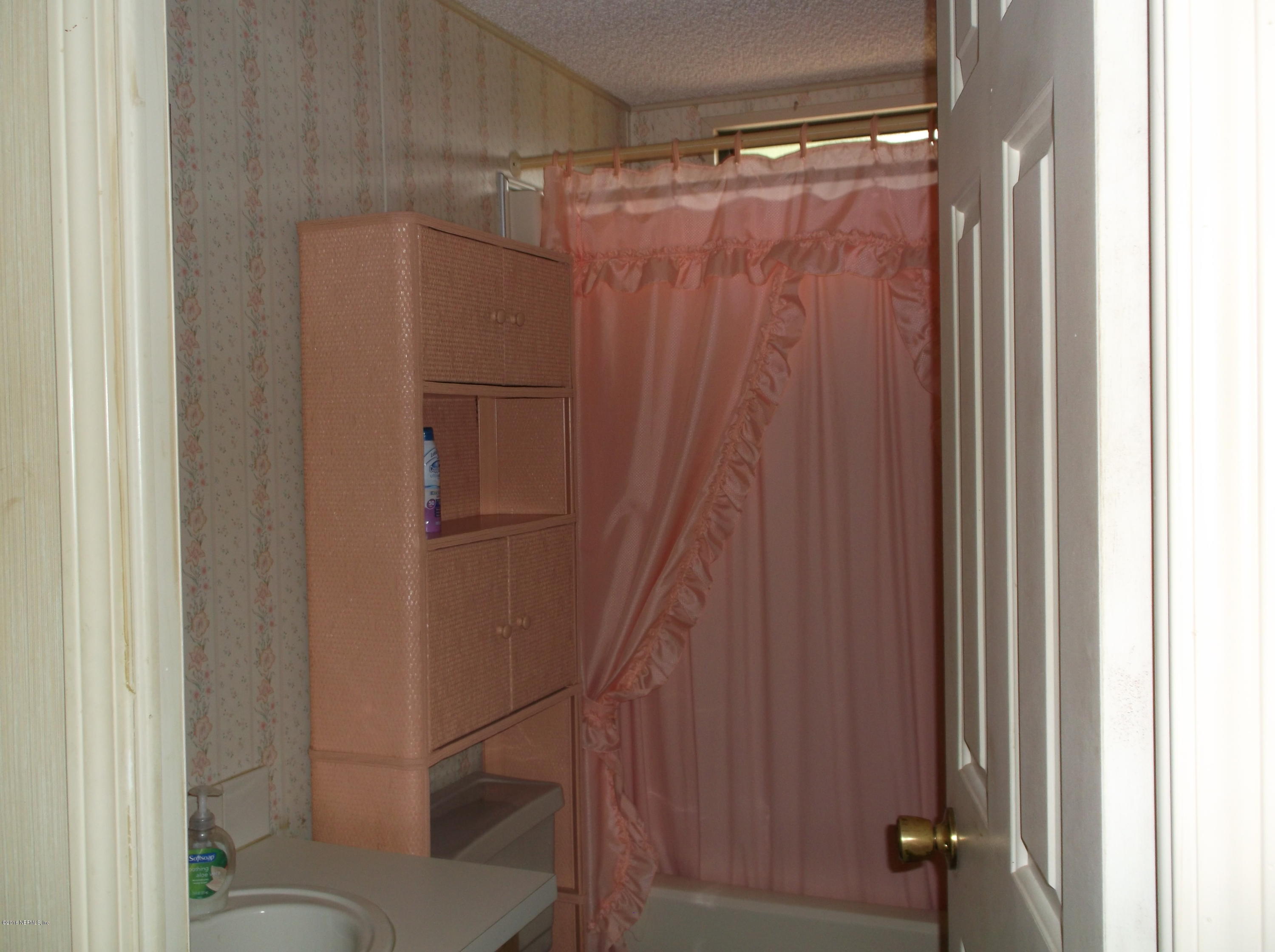 113 Keuka Road Interlachen, FL 32148 - Photo 18 of 31 2nd bathroom