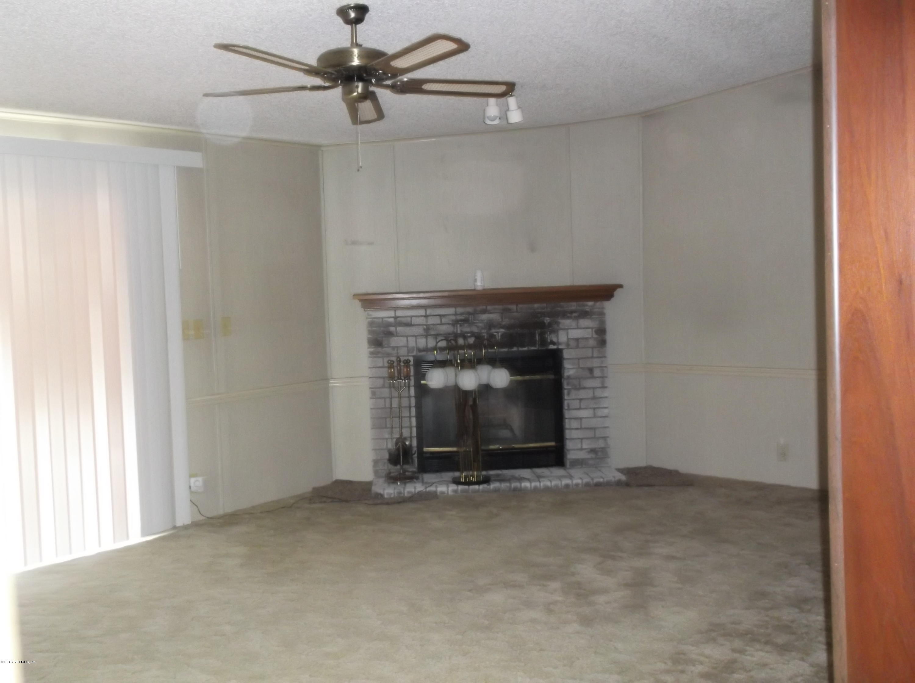 113 Keuka Road Interlachen, FL 32148 - Photo 3 of 31 living room
