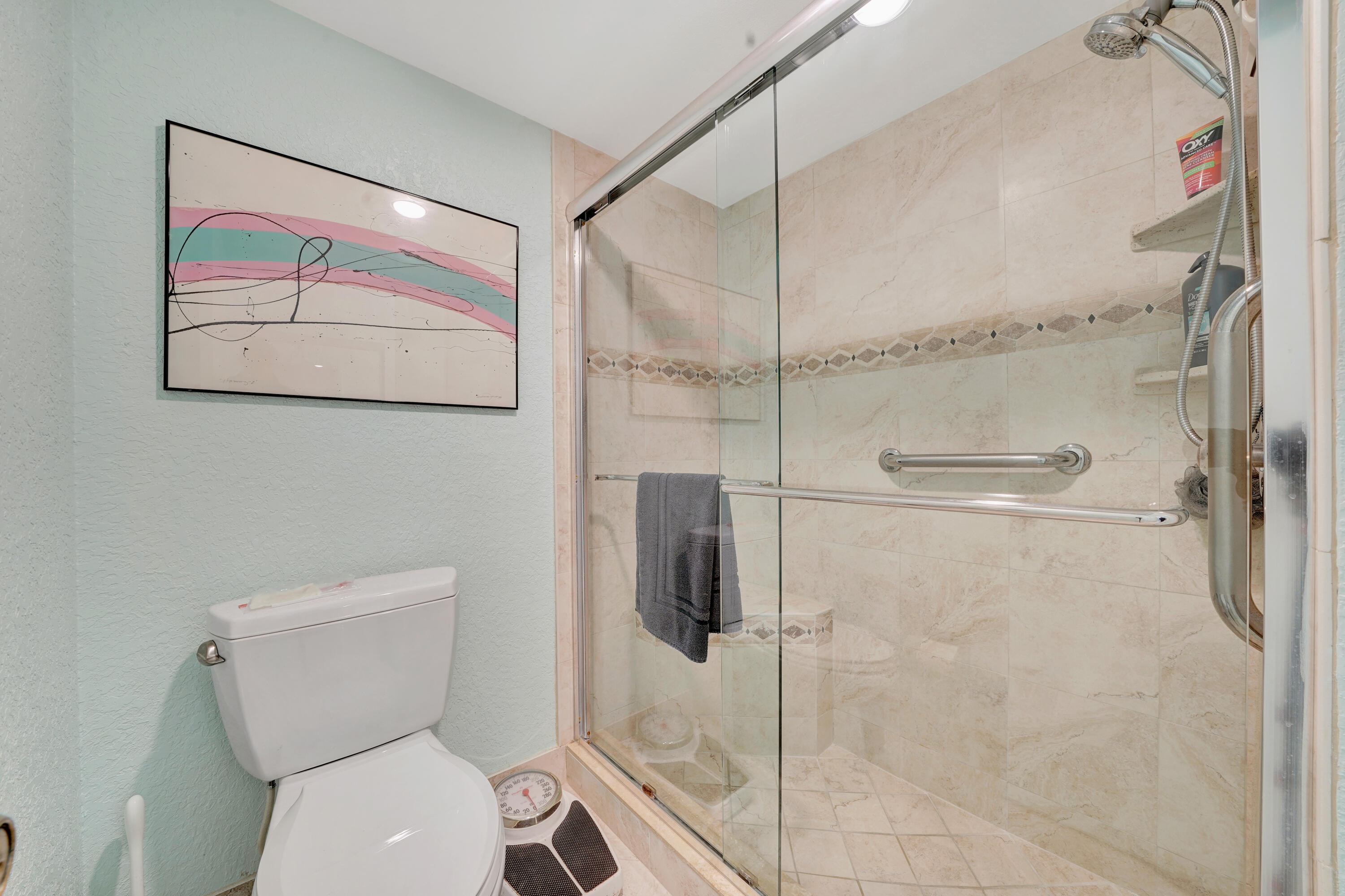 9289 Vista Del Lago, Unit G Boca Raton, FL 33428 - Photo 26 of 43 6 Guest Bathroom+Laundry (1)