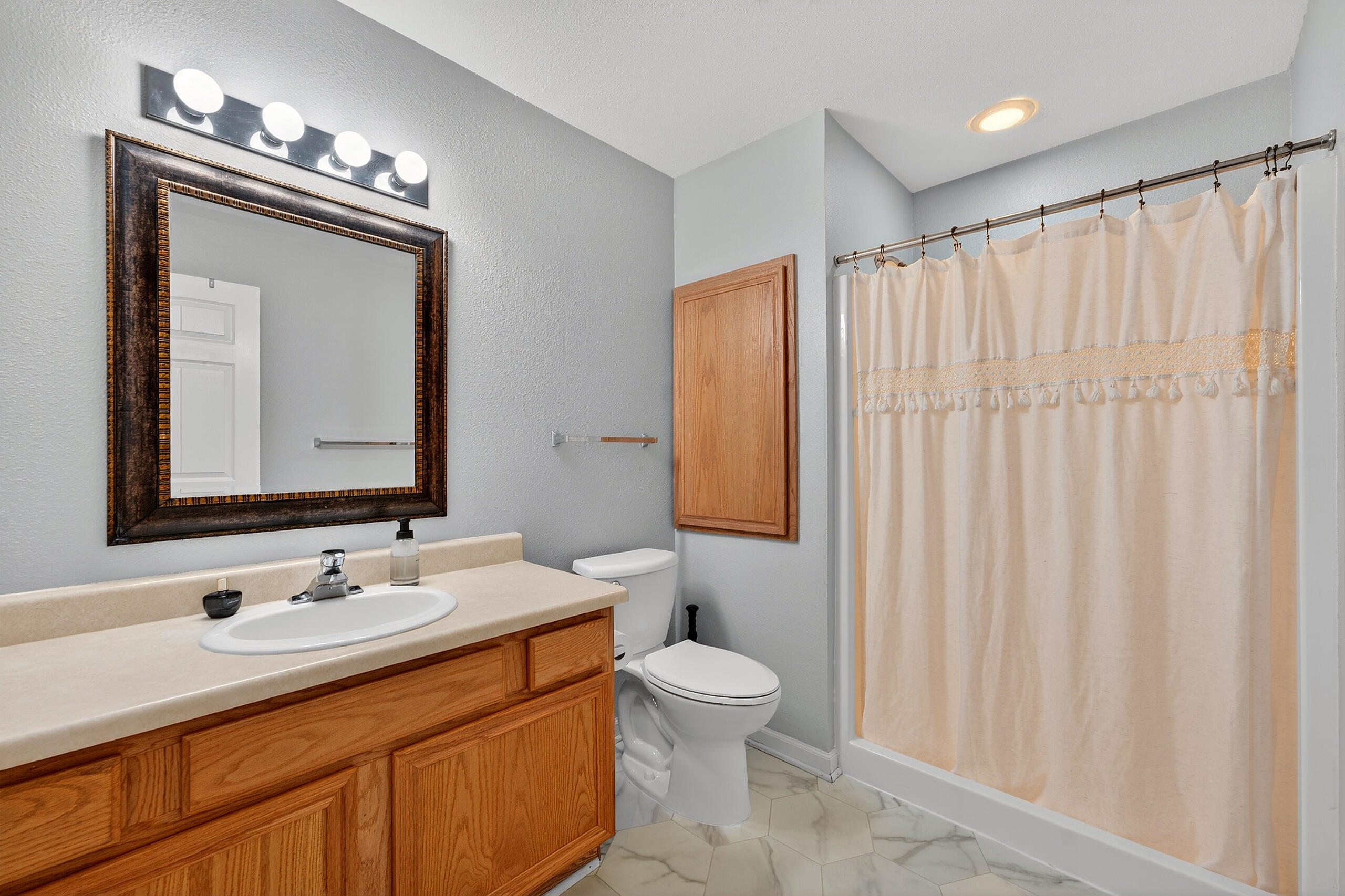 N16-w26593 Tall Reeds Lane, Unit H Pewaukee, WI 53072 - Photo 19 of 35 2nd Full Bath