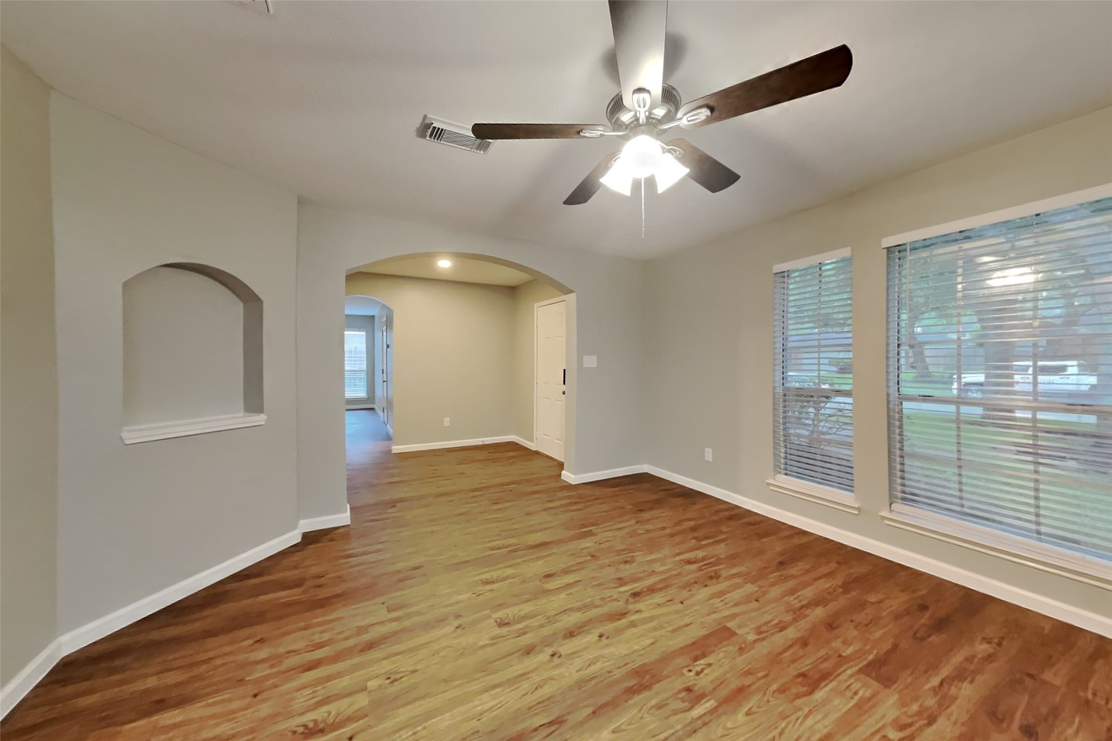 1427 Redwood Village Circle Spring, TX 77386 - Photo 3 of 22