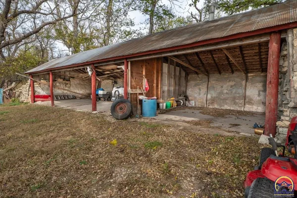 $2,500,000 | 22507 Hessdale Road, Alma, KS 66401