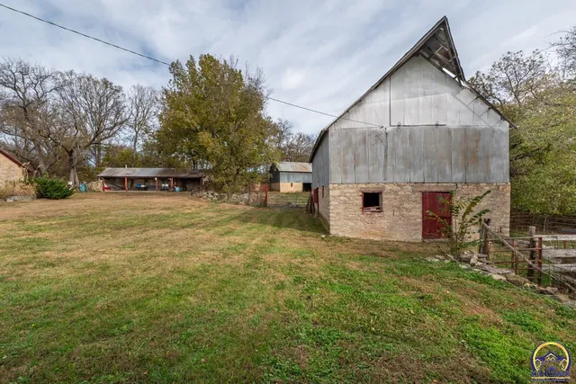 $2,500,000 | 22507 Hessdale Road, Alma, KS 66401
